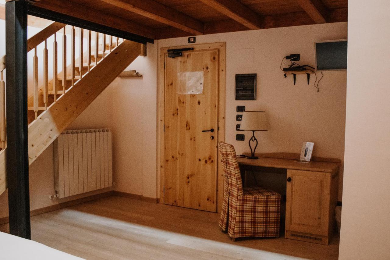 Family Room,1421047275:JPEG