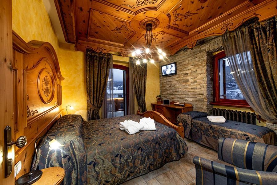 Deluxe Double Room Balcony,1584526425:JPEG